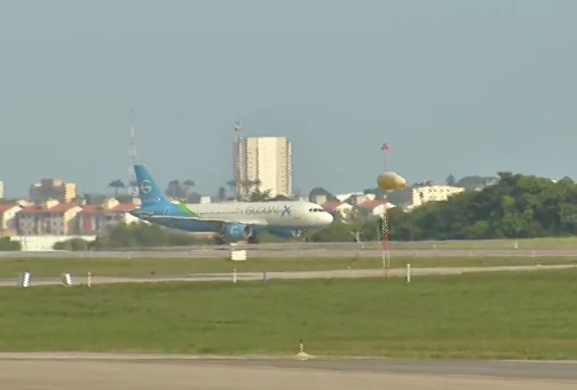 Segundo voo com brasileiros deportados pousa no Brasil