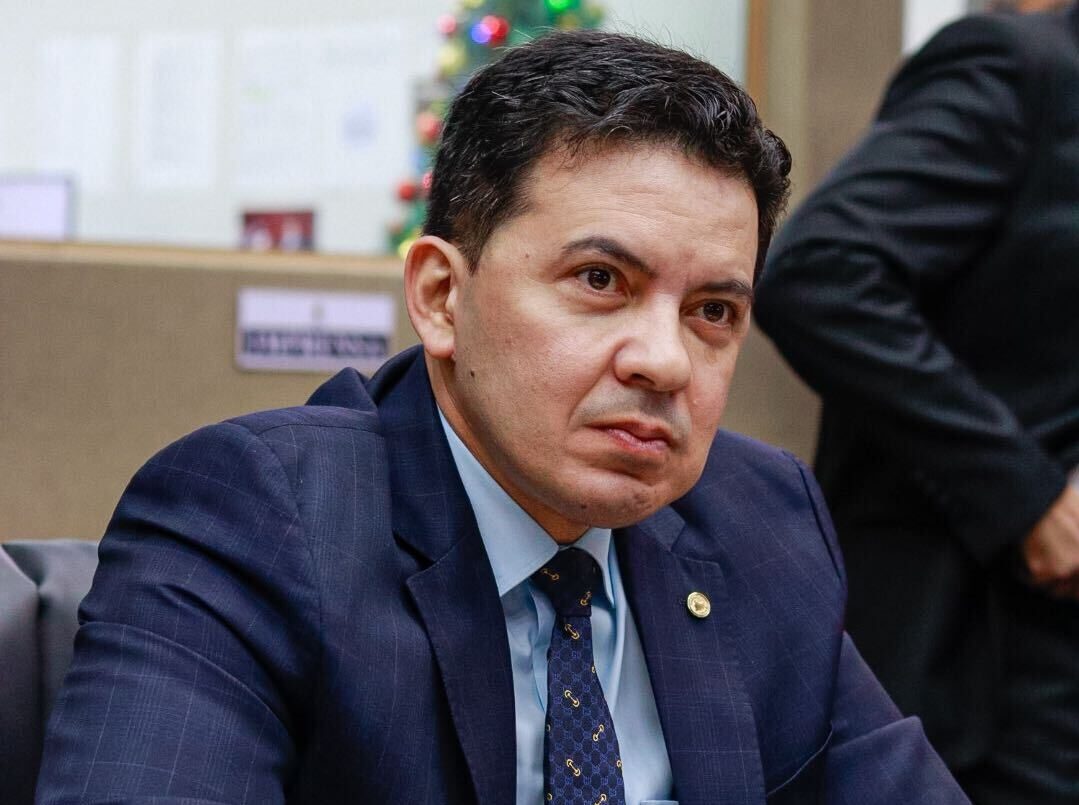 Deputado se justifica sobre lei que proíbe crianças em parada LGBT no Amazonas