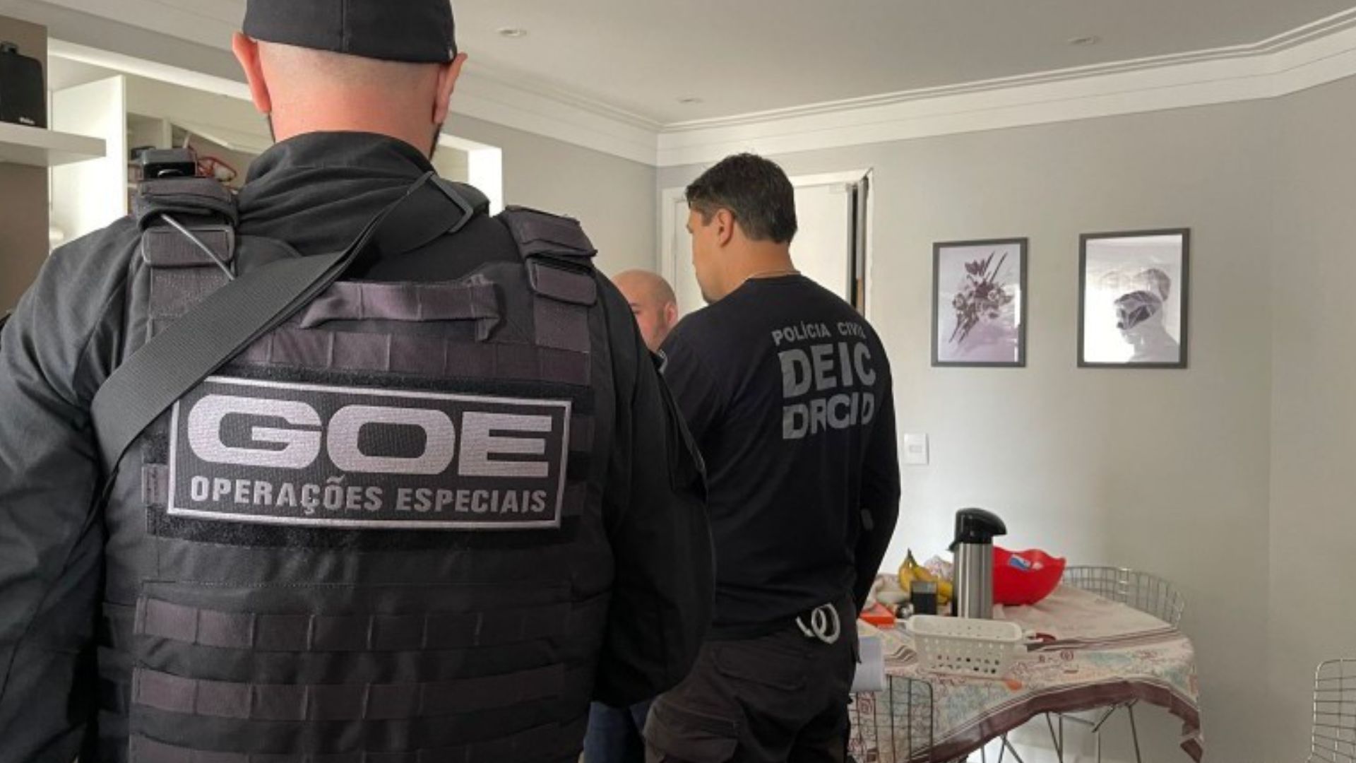 Hacker que ameaçou Moraes é preso e polícia apura conexão com explosões no STF