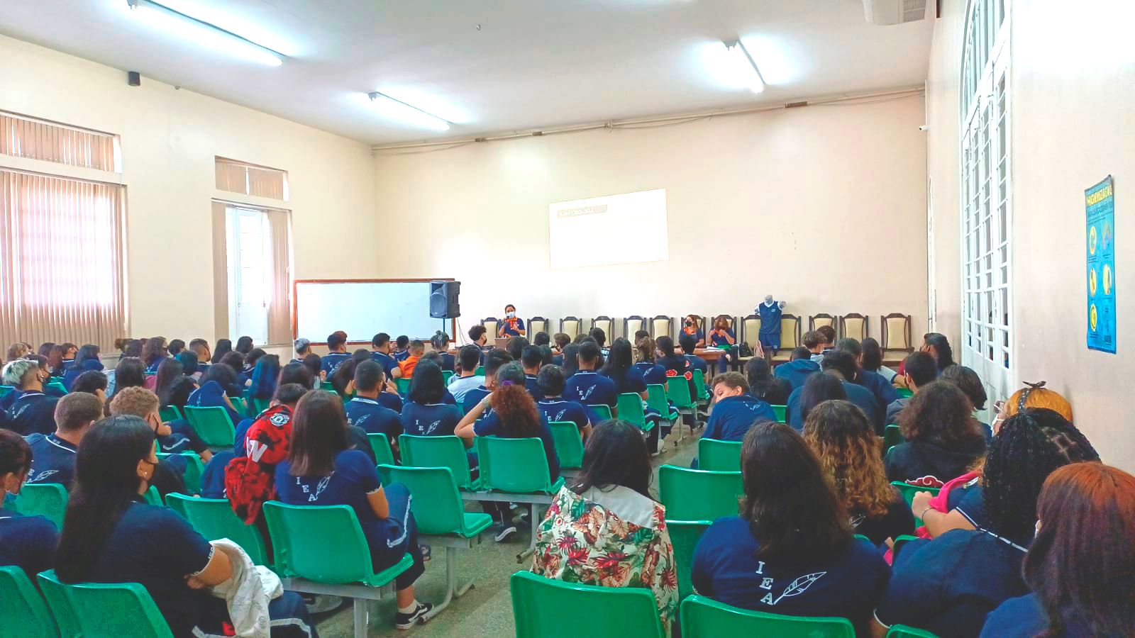 Alunos da rede pública de Manaus terão aulas de legislação de graça para obter CNH