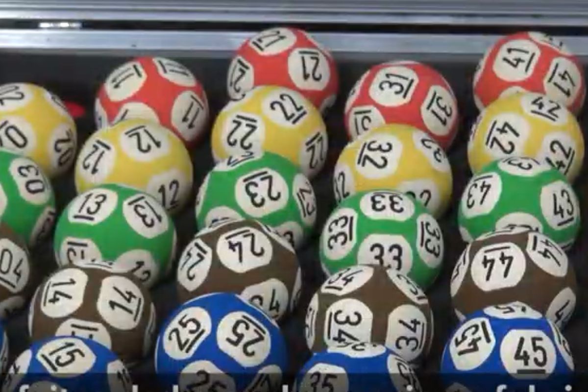 Mega da Virada sorteia R$ 1 bilhão hoje; veja até que horas é possível apostar