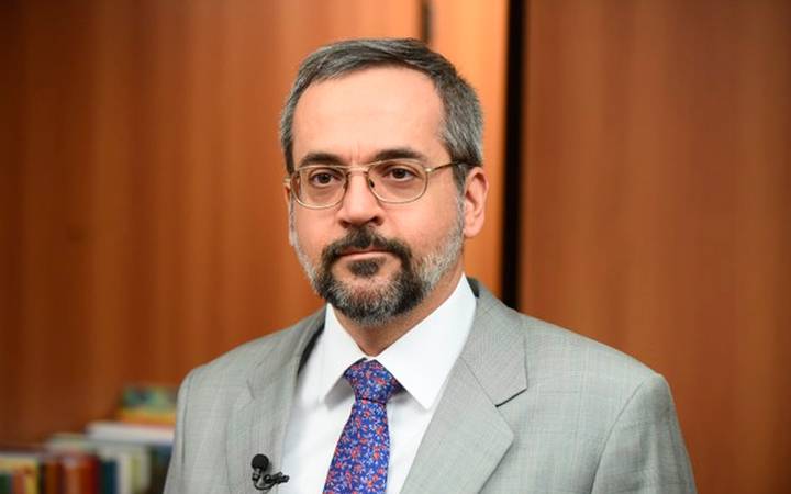 Weitraub diz que Bolsonaro não se reelege e que novos escândalos aparecerão