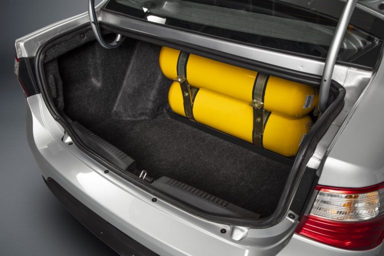 Benefício de R$ 4 mil será dado a motoristas que converterem seus veículos para GNV em Manaus