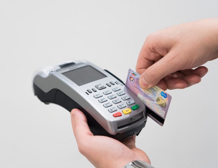 Juros do cartão de crédito sobem e atingem 429,5% ao ano em junho