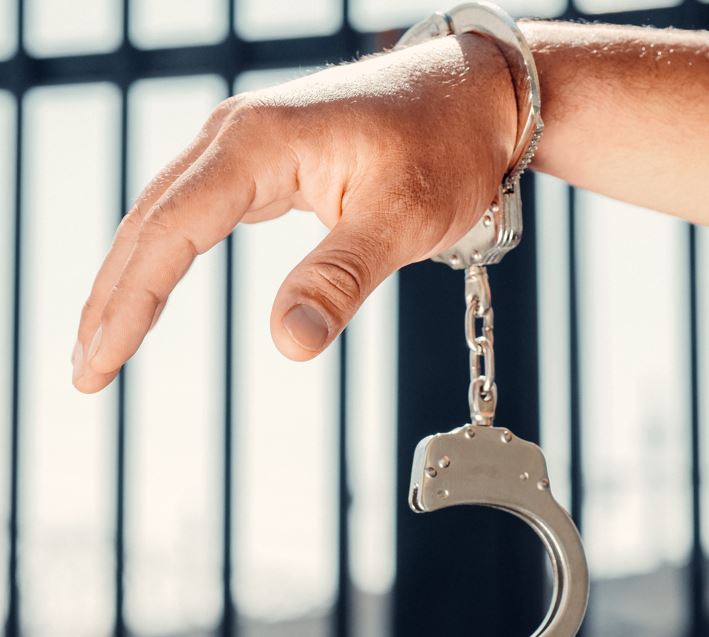 Adolescente mata homem com facadas em Manaus 