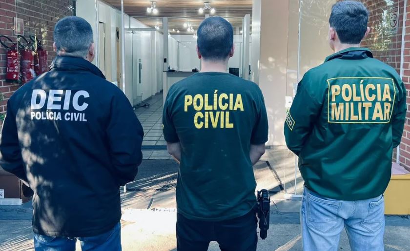 Operação cumpre mandados contra 10 adolescentes que planejavam ataques em escolas pela internet