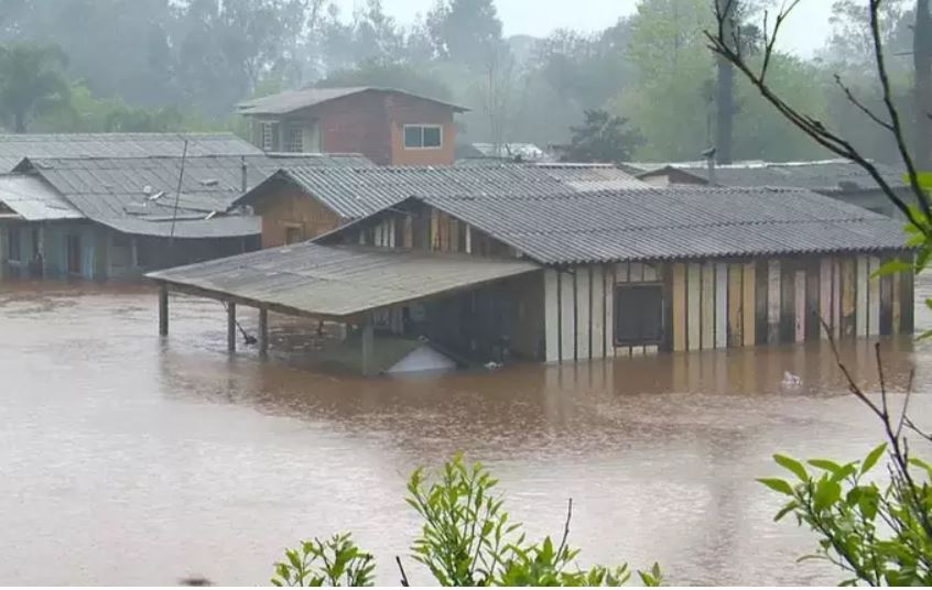 Formação de novo ciclone faz RS emitir alerta de tempestades e chuva de granizo