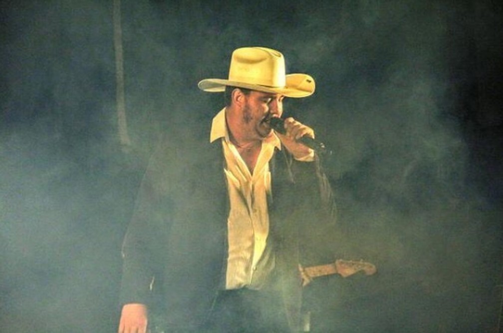 Sem vaga na UTI, cantor sertanejo morre aos 28 anos com covid-19