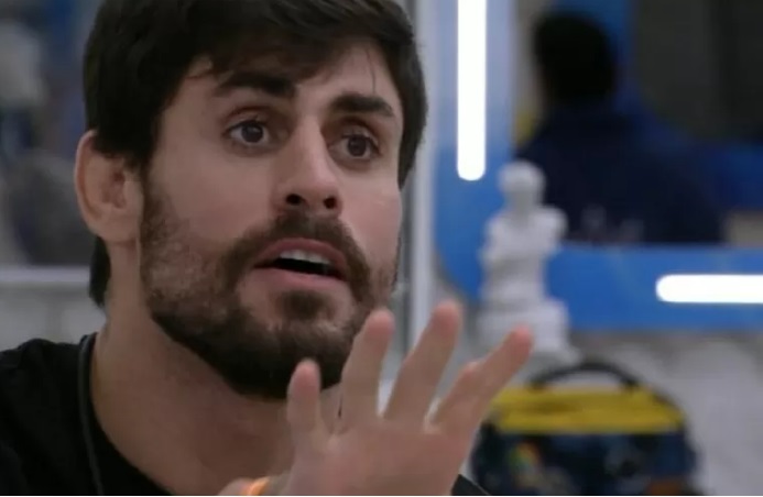 Sapato bate boca com Alface: 'Grosseiro e desnecessário'