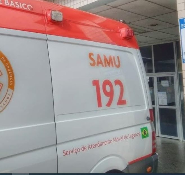 Dupla é baleada por criminosos em motocicleta em Manaus 