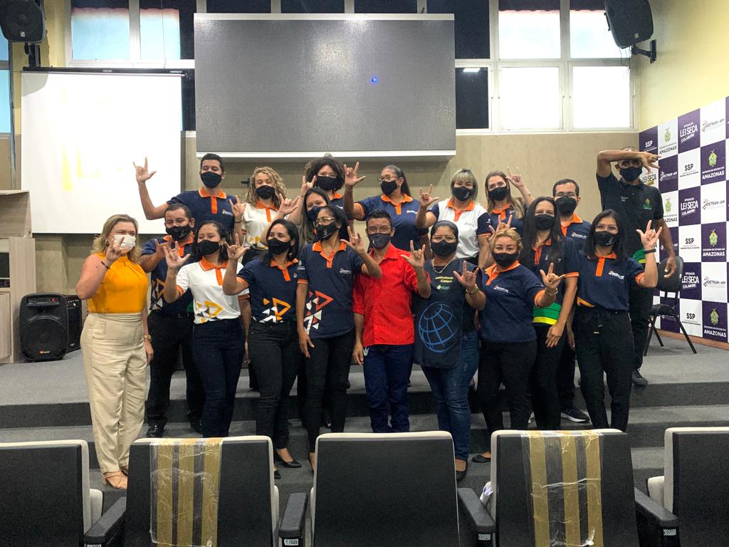 Deficientes auditivos terão intérpretes de Libras para atendimento no Detran-AM