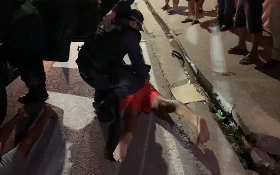 Homem tenta matar esposa, faz familiares reféns e acaba preso após perseguição em Manaus