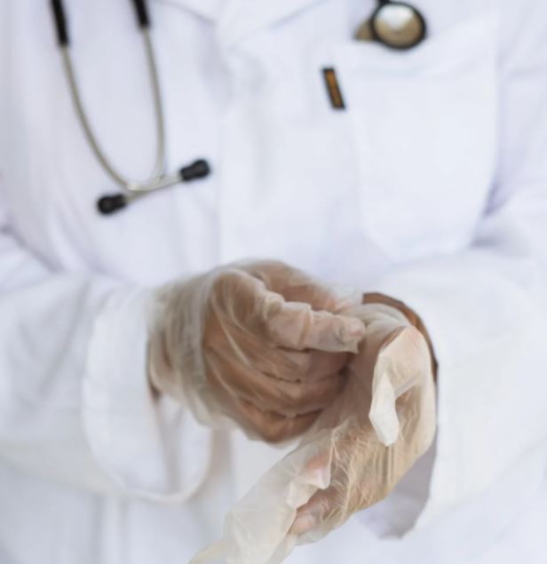 Procedimento estético mal sucedido? Profissional pode responder por lesão corporal, diz delegado 