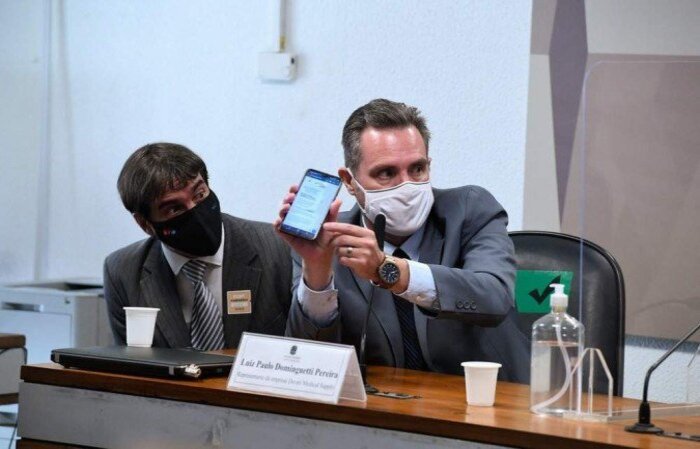 Em conversa, Dominghetti e Carvalho tentaram negociar vacinas com governadores e prefeitos