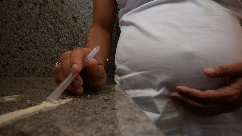 Vacina da UFMG inibe efeitos da cocaína em grávidas, aponta estudo