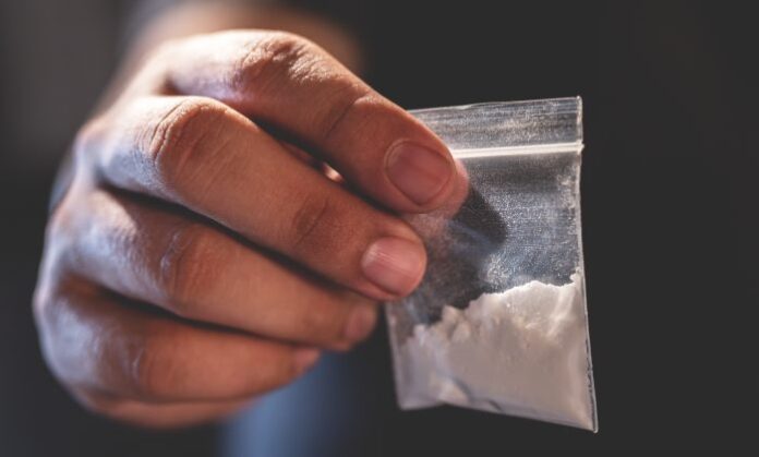 Preso justifica que cocaína era para uso próprio, mas Justiça indica tráfico