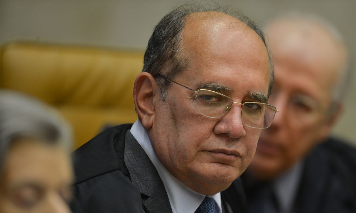 Gilmar Mendes manda governo avaliar vacinação contra Covid em adolescentes