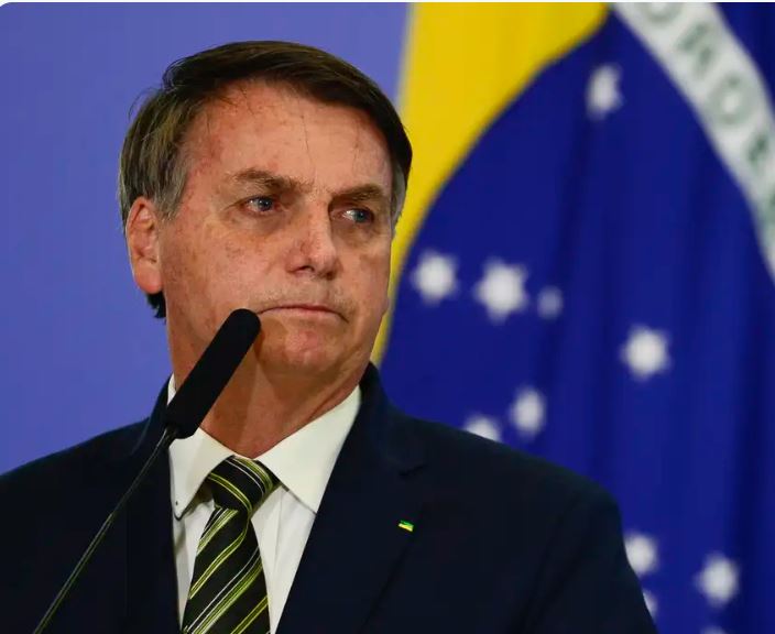 Bolsonaro é alvo de operação da PF e terá que entregar passaporte