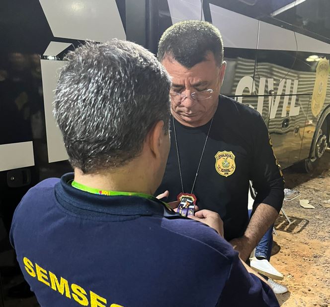 Homem é preso ao ser flagrado vendendo pulseiras falsificadas no "Sou Manaus Passo a Paço"