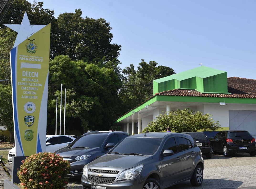 Em pânico, mãe vai à delegacia e denuncia filho por homicídio em Manaus