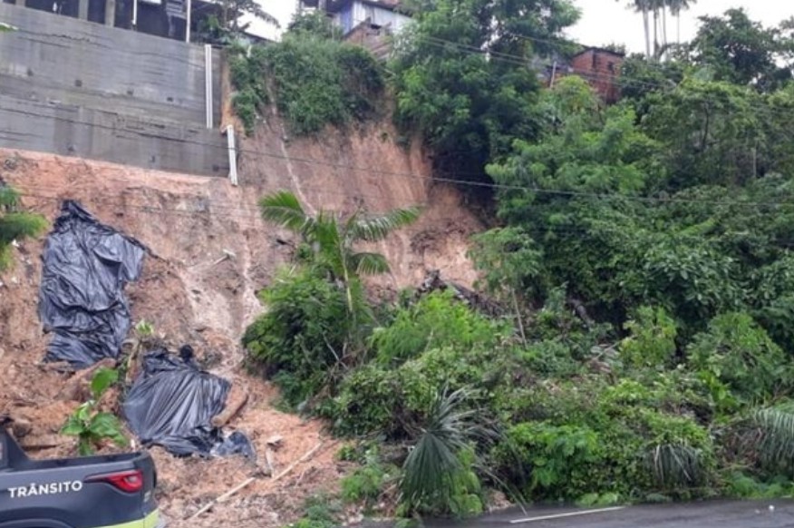 Manaus e três municípios recebem alerta de deslizamentos durante temporal
