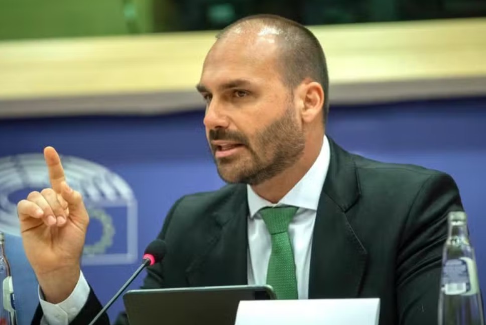 Eduardo Bolsonaro tem nome barrado como líder da minoria e pode perder mandato