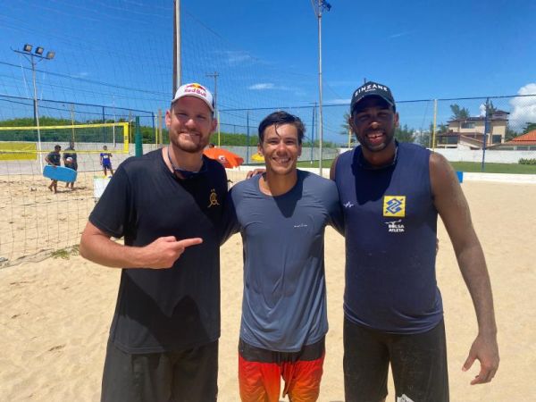 Por vaga nos Jogos de Paris 2024, dupla de vôlei se prepara no CT-CBV