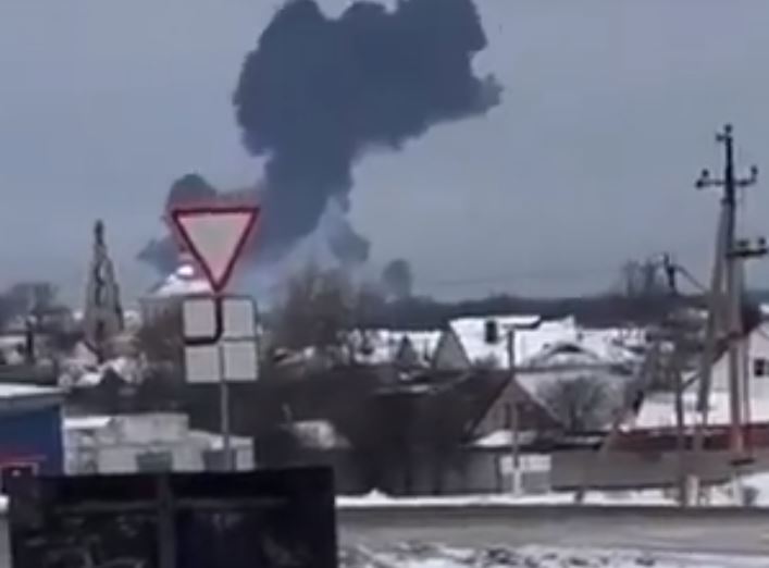 Avião com 65 prisioneiros ucranianos que caiu na Rússia foi abatido pela Ucrânia