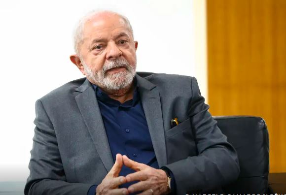 Lula tem hemorragia intracraniana e é internado