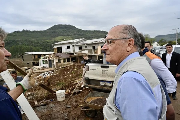 Governo Lula anuncia R$ 741 milhões para cidades atingidas por ciclone no Sul