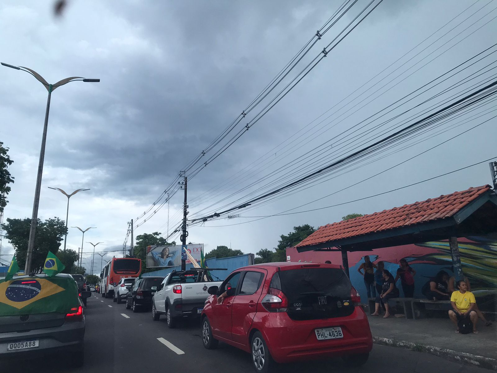 Ruas de Manaus ficam congestionadas momentos antes do jogo do Brasil na Copa