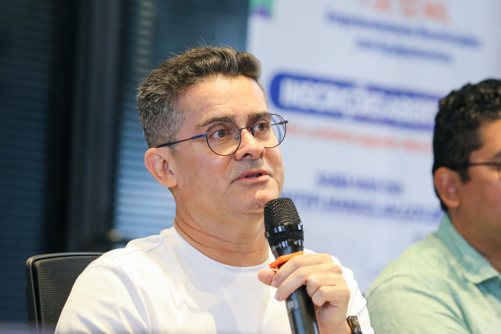 Prefeito de Manaus vai mandar casa de shows reparar ciclovia quebrada por estacionamento ilegal