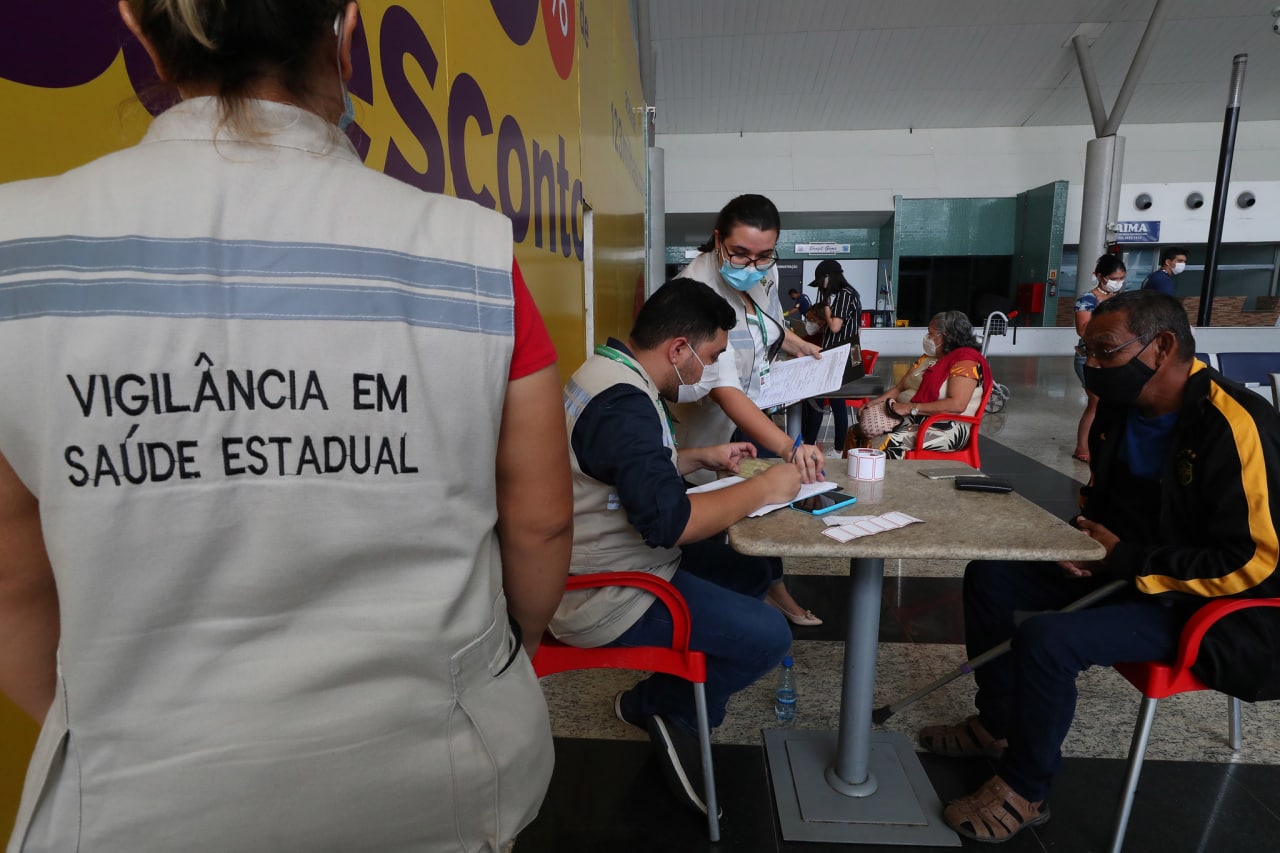 Quase 3 mil passageiros que chegaram a Manaus foram testados contra covid
