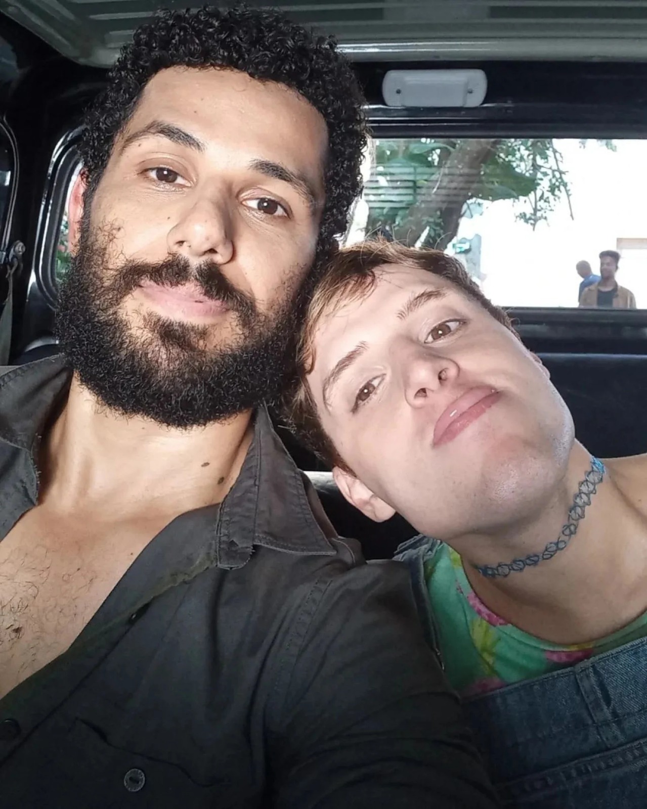 Amaury Lorenzo e Diego Martins se surpreendem com aceitação do casal em novela