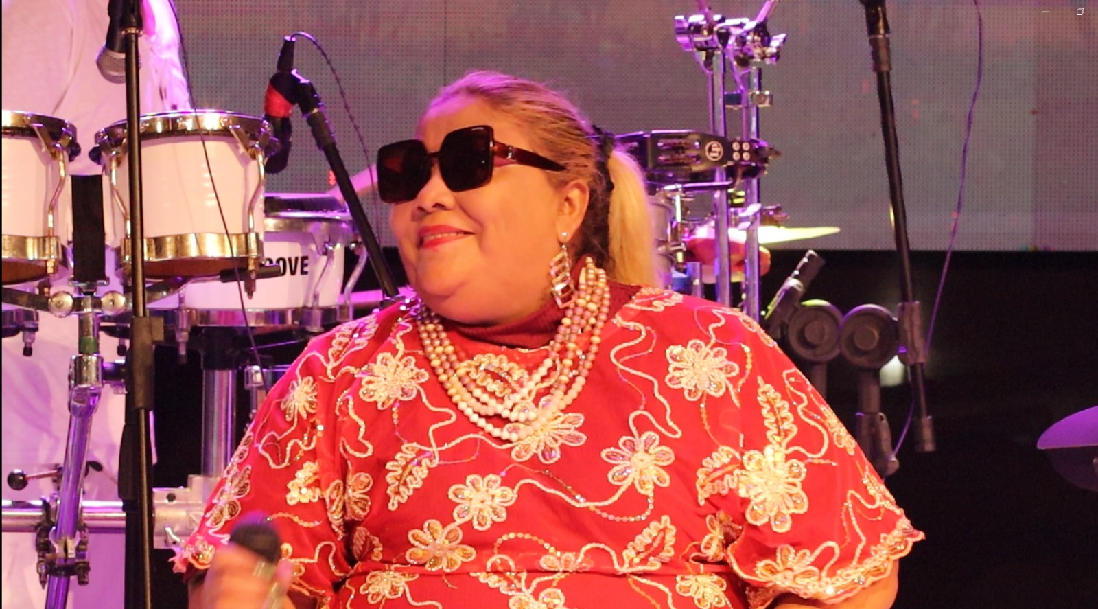 Cantora do Amazonas faz vaquinha para custear tratamento ocular em São Paulo