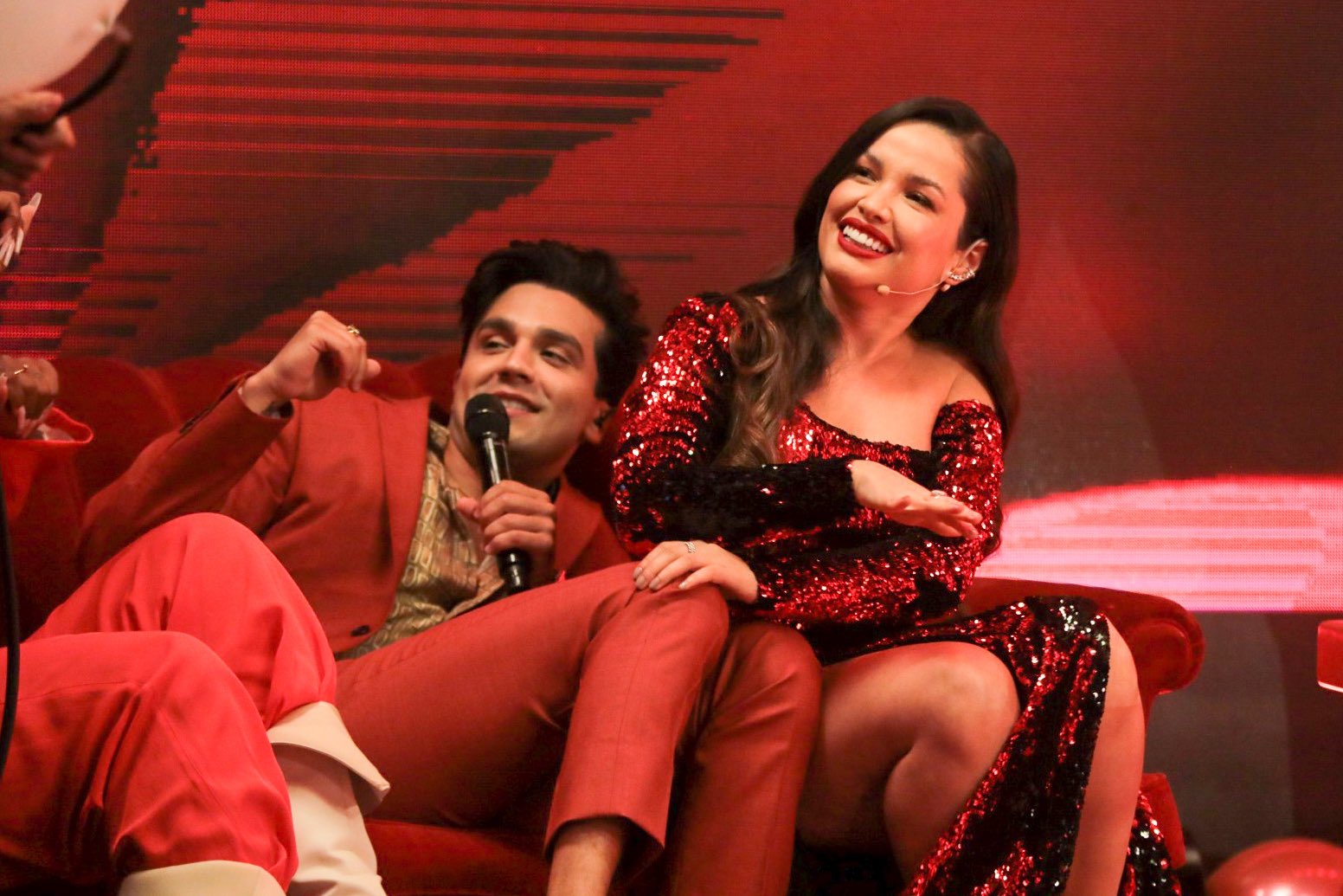 Em live juntos, Luan Santana paquera Juliette e fãs piram: ‘shippando muito'