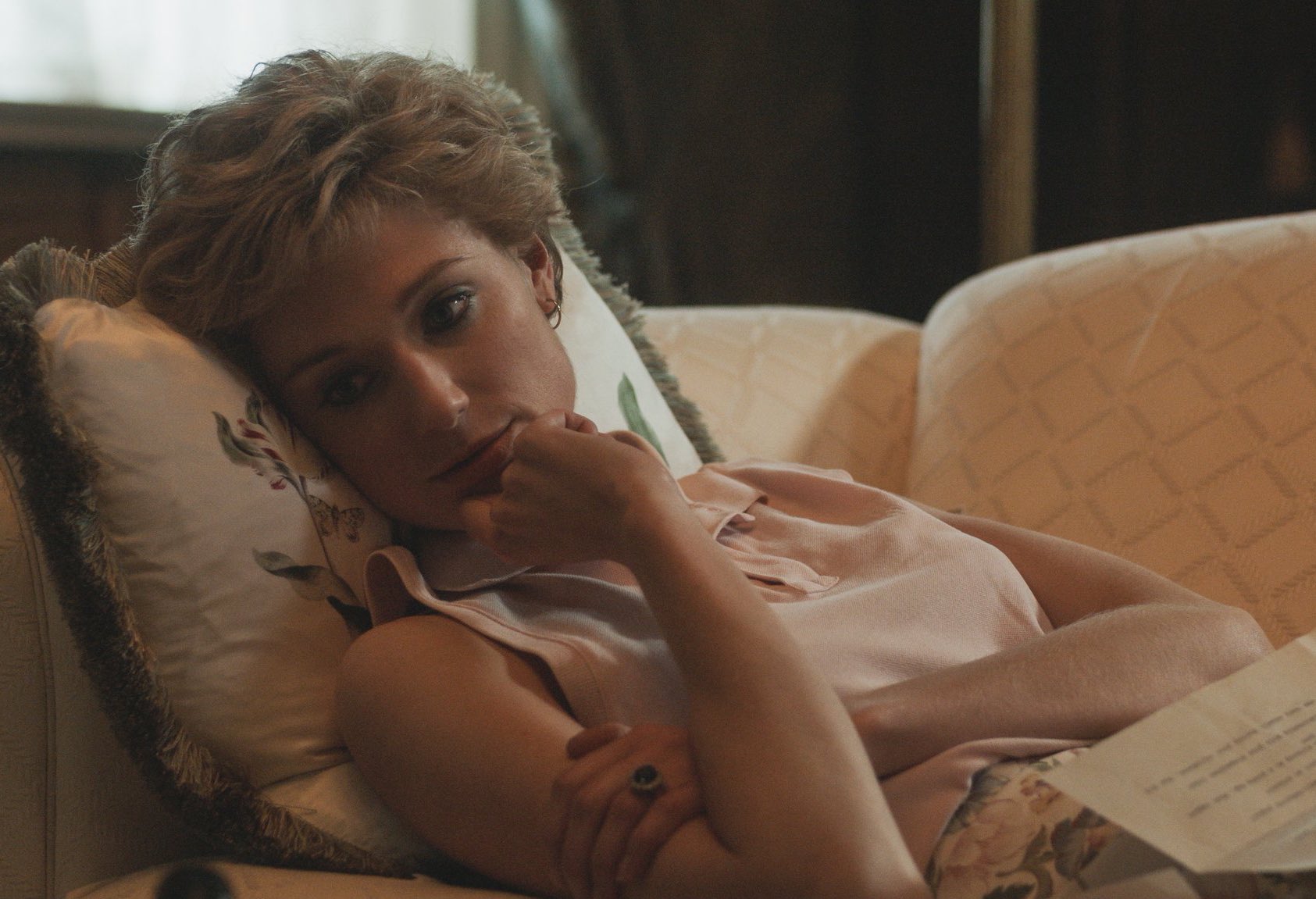 Dominic West e Elizabeth Debicki aparecem como Charles e Diana em novas fotos de The Crown