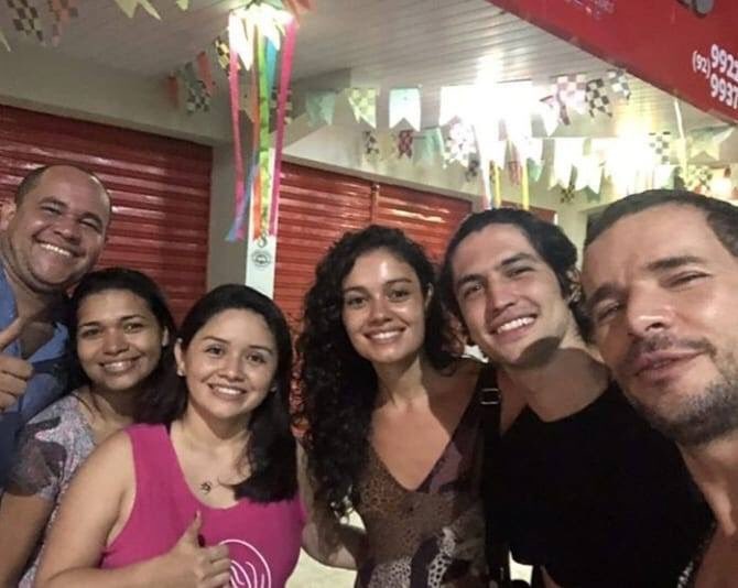 Atores globais viram atração ao gravar filme no Amazonas: 'Até em velório a gente foi' 