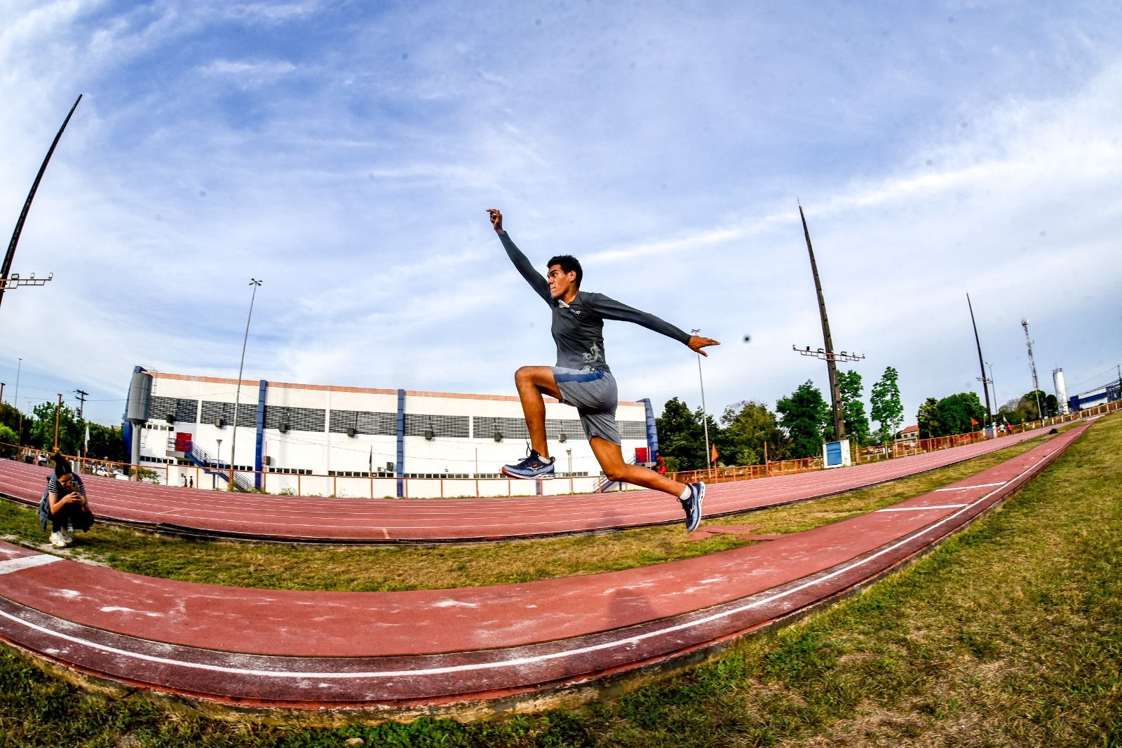 Atleta venezuelano representa o Amazonas e quebra recorde nacional em salto triplo