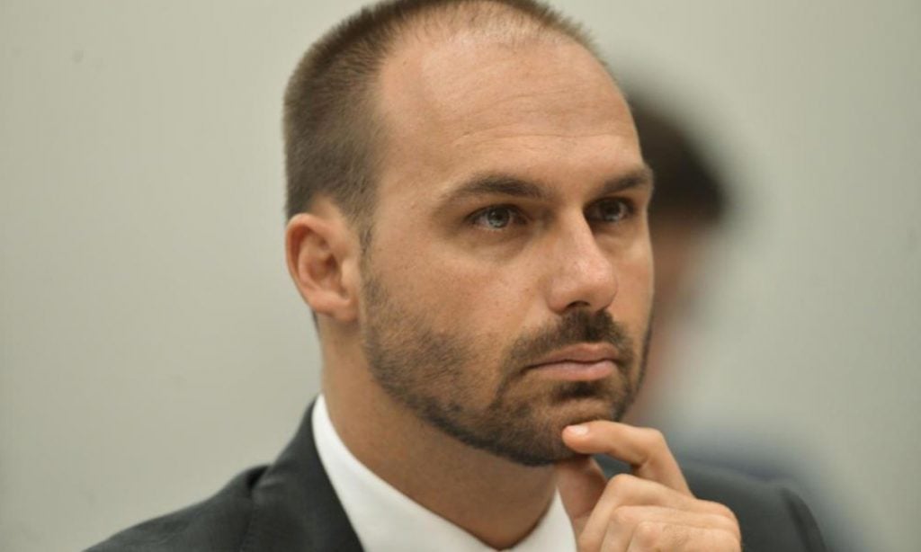 Licença de mandato de Eduardo Bolsonaro termina neste domingo 