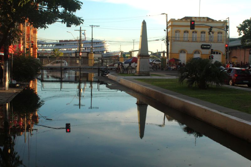 Rio Negro começa a baixar nível de suas águas em Manaus