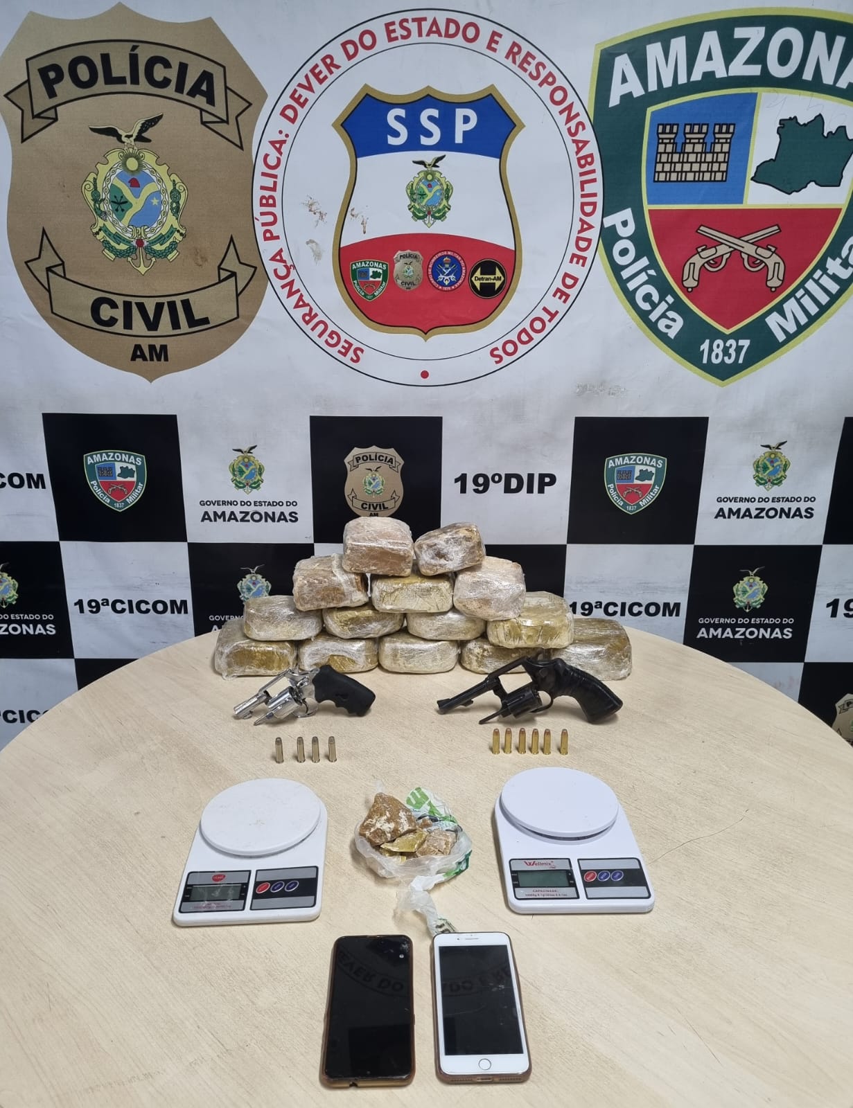 Pistoleiro 'Goiabinha' é preso com armas e drogas ao tentar fugir da polícia em Manaus