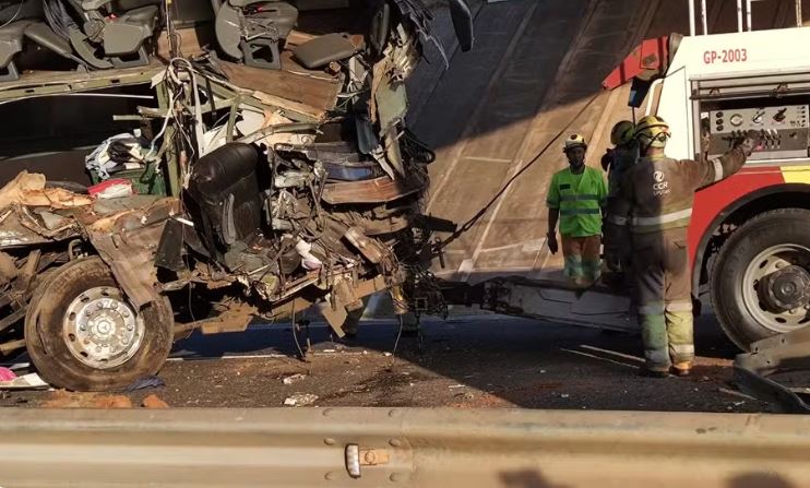 Acidente com ônibus deixa 10 mortos e mais de 40 feridos em São Paulo