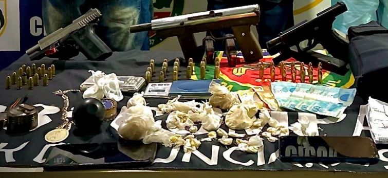 Homens são presos com submetralhadora e arma a laser no bairro União 