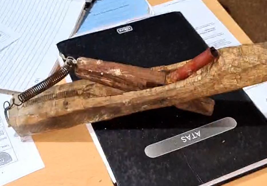 Homem mantém família em cárcere e tenta matar esposa com bebê no colo no Amazonas