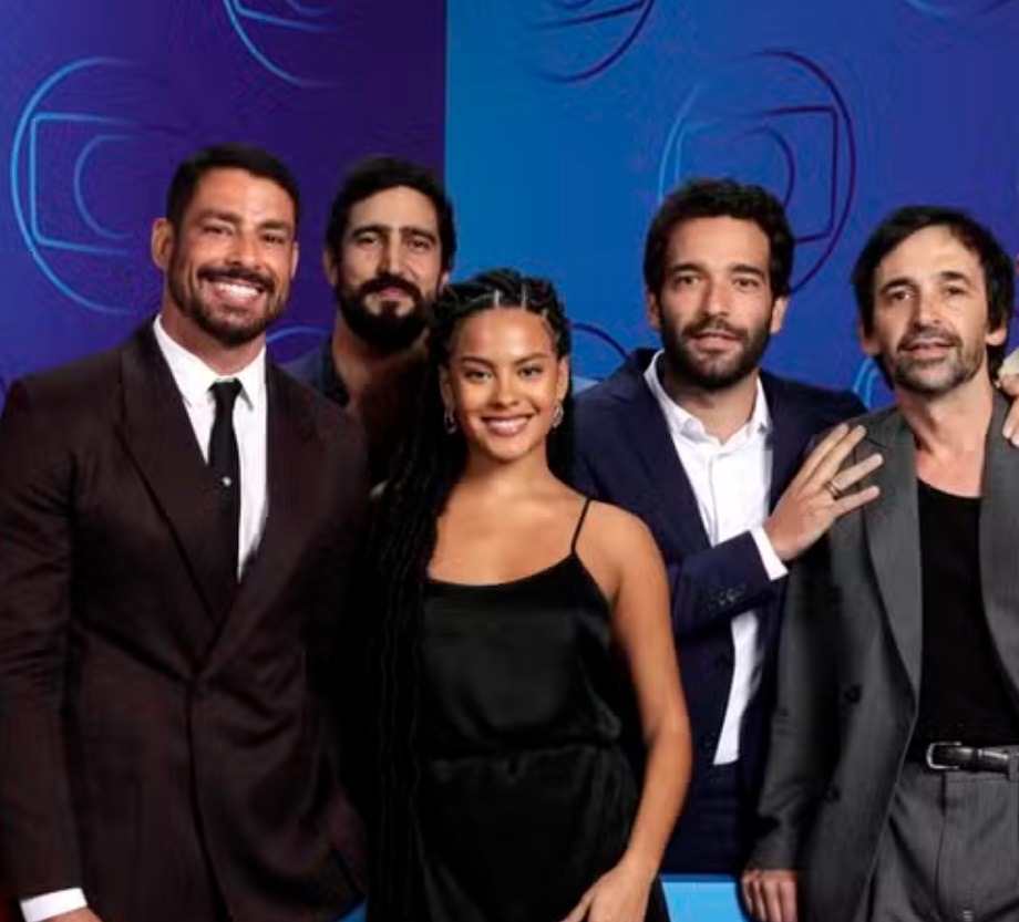 Elenco de Vale Tudo pressiona por posicionamento masculino sobre Cauã Reymond