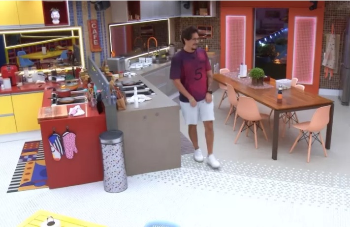 Eliezer 'fofoca' para brothers tempo recorde de Gustavo na prova do líder