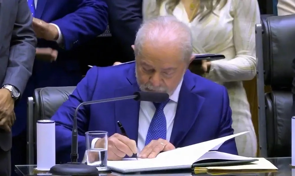 Lula é empossado presidente do Brasil pela 3ª vez