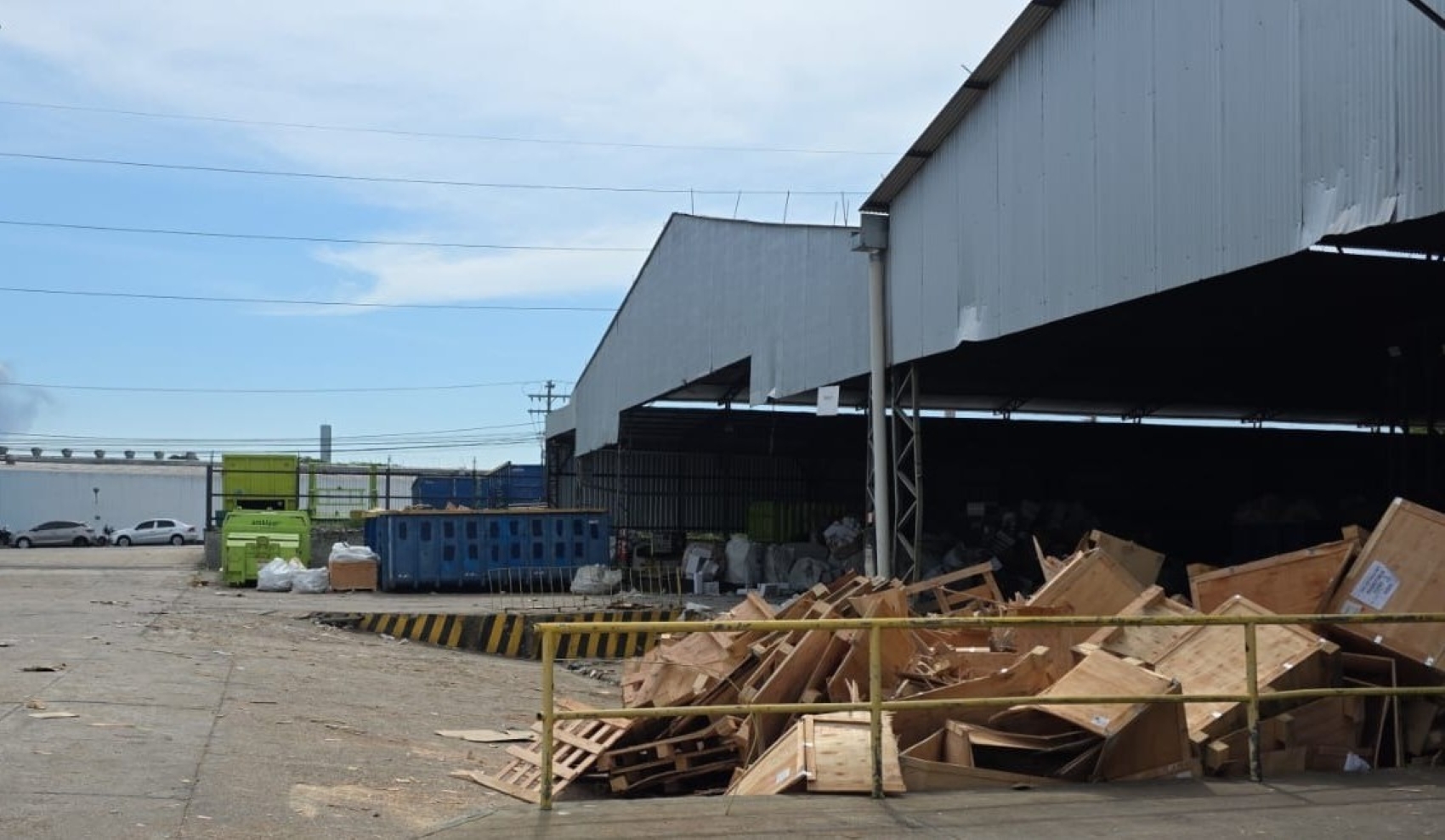 Empresa é multada em R$ 251 mil por depósito a céu aberto no Distrito Industrial