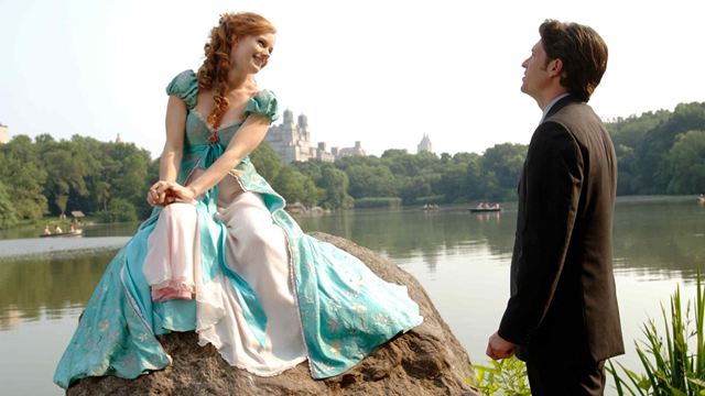 Encantada já está disponível no Disney+ e sequência ganha previsão de estreia